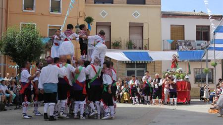 Imagen Padres, hijos y gaitas: el dance de Sariñena tiene asegurado su futuro