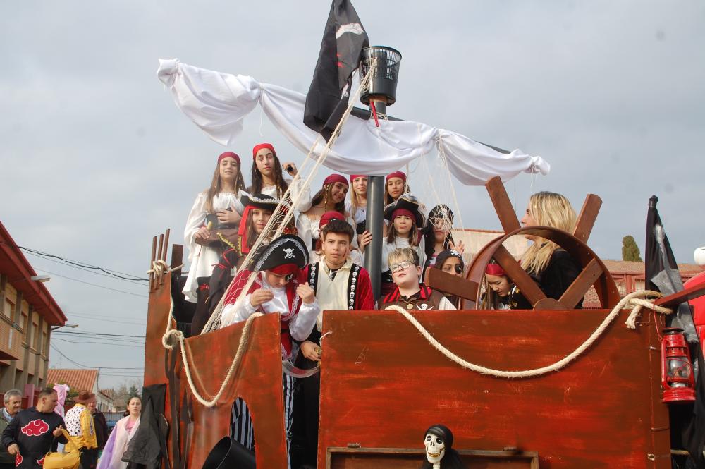 Imagen Sariñena celebra el carnaval con una multitudinaria jornada festiva